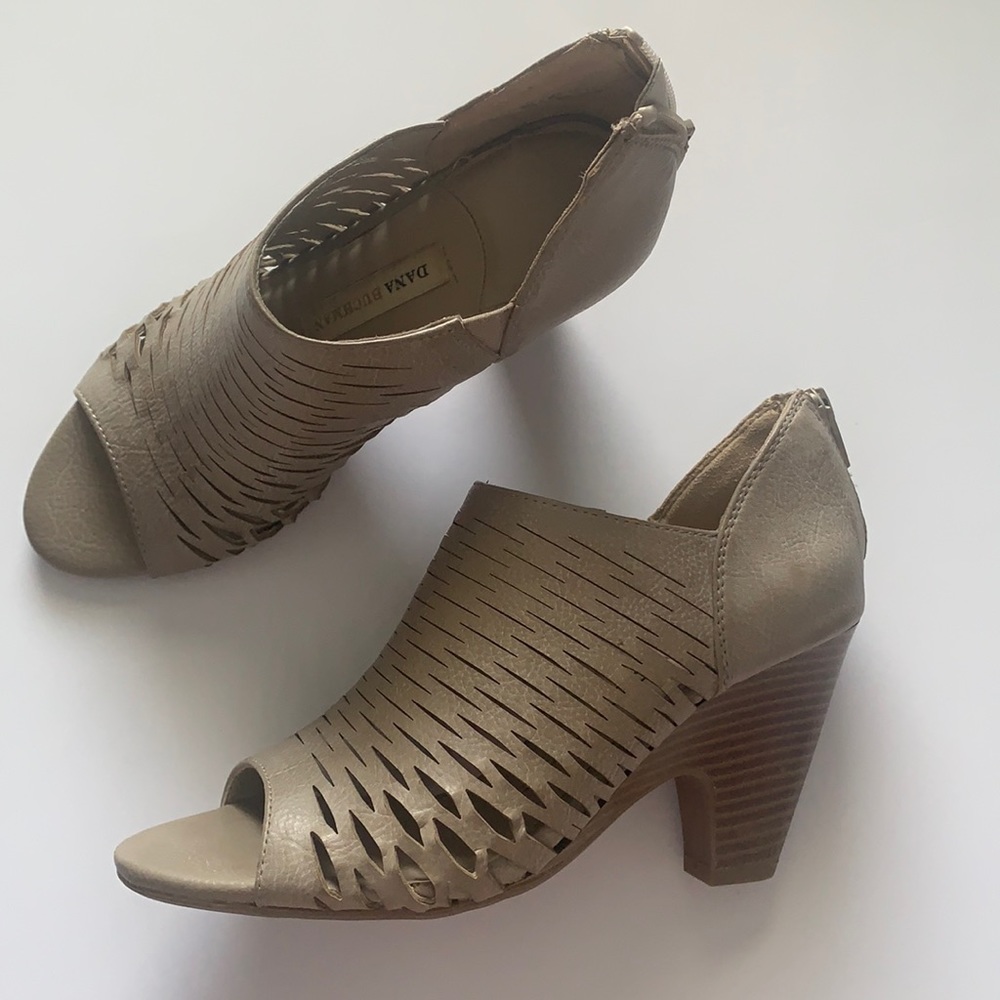 Dana Buchman Heels. Size 6M
